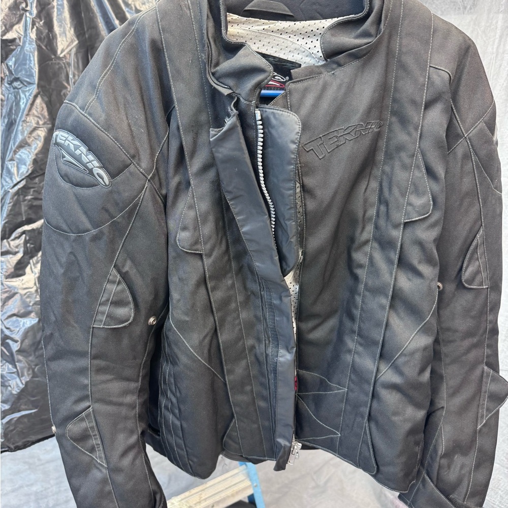 Teknic riding jacket w/armor. Size 40/50.